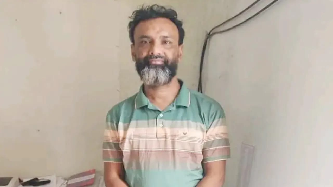 রাসিকের সাবেক মেয়রের এপিএস টিটু বদলগাছীতে আটক