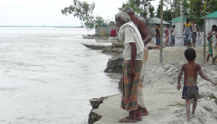 তিস্তায় কানায় কানায় পানি, বিপৎসীমা ছুঁইছুঁই