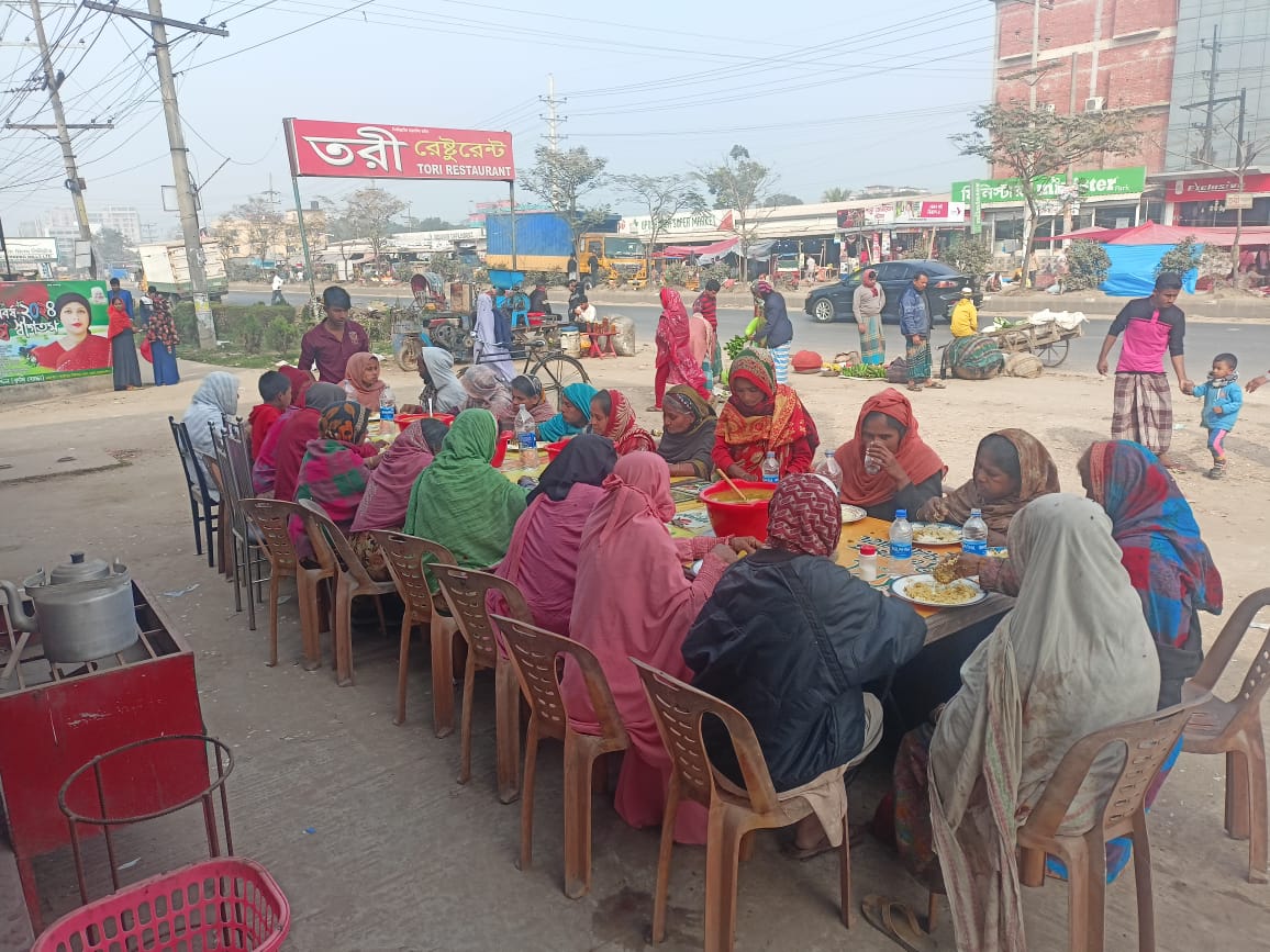 অসহায়-গরীবদের জন্য বিনা পয়সার খাবার হোটেল তরী রেস্টুরেন্ট