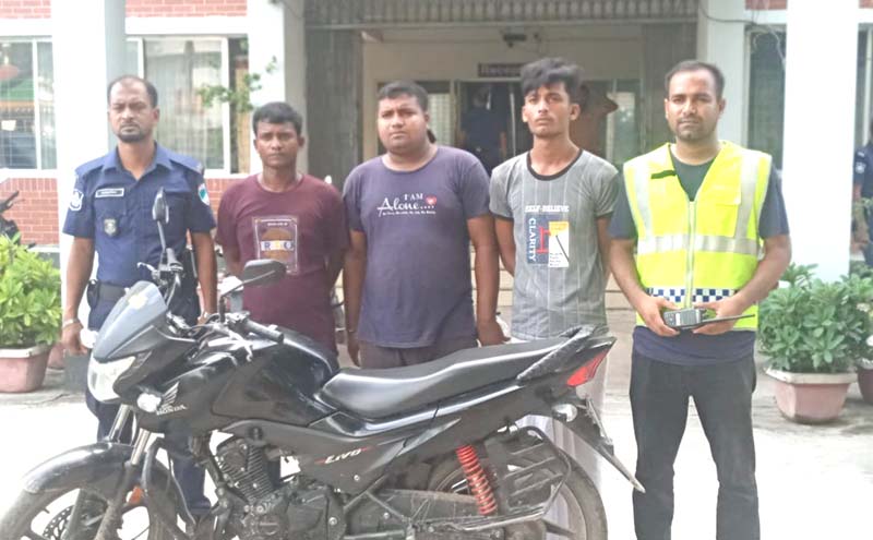 ভেড়ামারায় পুলিশের অভিযানে চোরাইকৃত মোটরসাইকেল উদ্ধার, আটক ৩