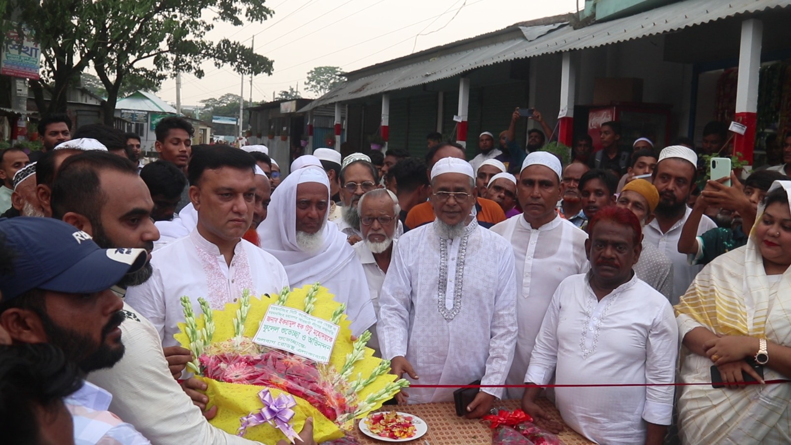 মসিকে গুলবাগ সমাজ সংঘের উদ্যোগে বদলে যাচ্ছে রাস্তার পরিবেশ