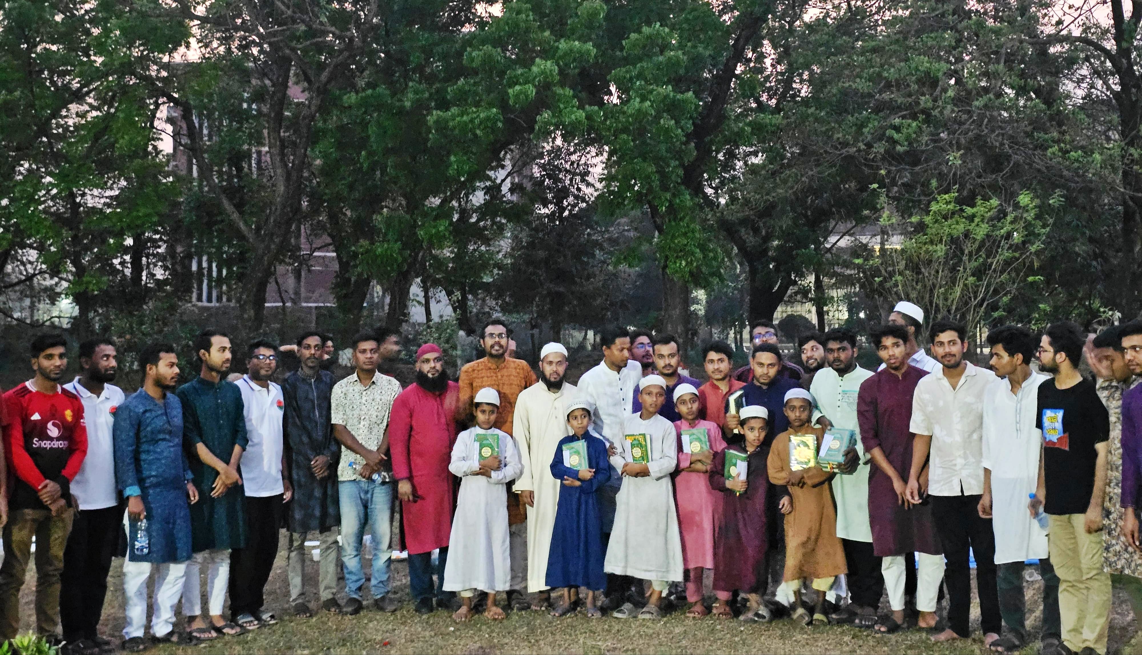 জাবিতে ছাত্রদল নেতার উদ্যোগে ইফতার ও কোরআন বিতরণ