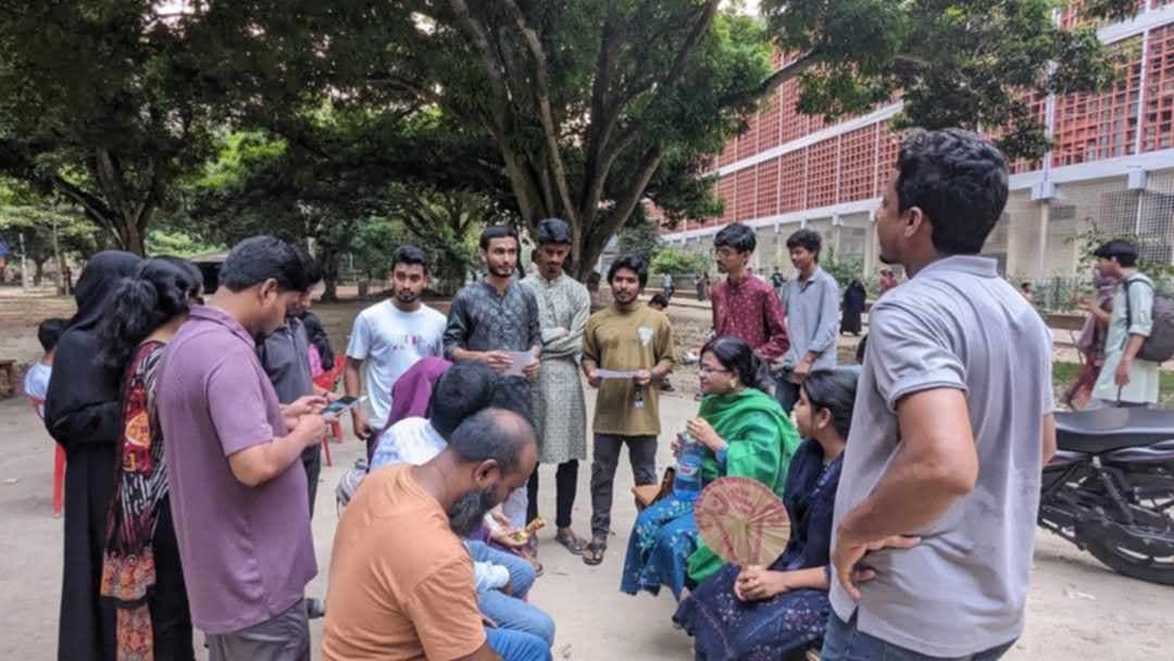 রাবিতে স্ক্যাবিস সচেতনতায় হেলথ অ্যান্ড ফুড সেফটি অ্যাসোসিয়েশনের লিফলেট বিতরণ