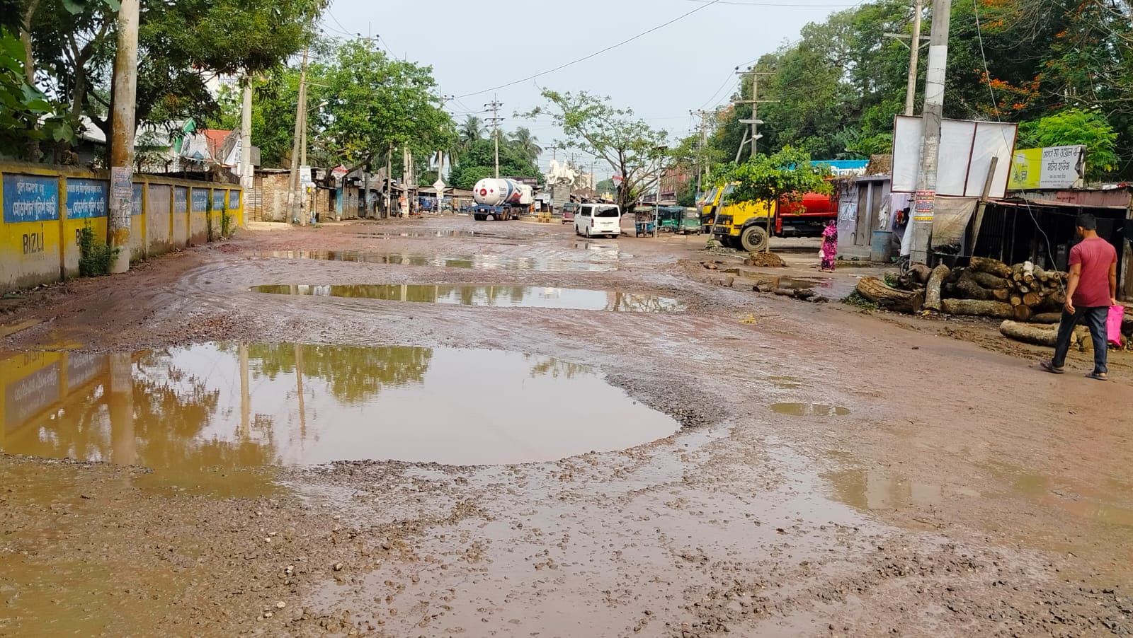 ঘোড়াশালের প্রধান সড়কের বেহাল দশা, জনজীবনে চরম দুর্ভোগ