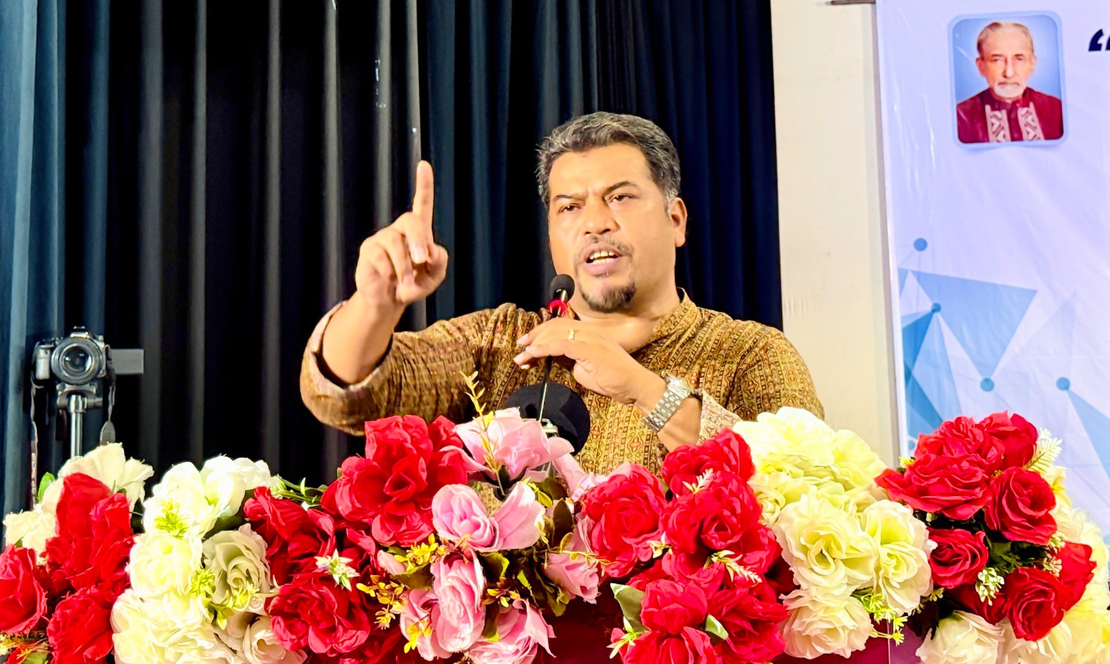 ‘বিপর্যয় থেকে মুক্তি পেতে ইস্পাতকঠিন ঐক্যবদ্ধ জাতি গড়ার আহ্বান’
