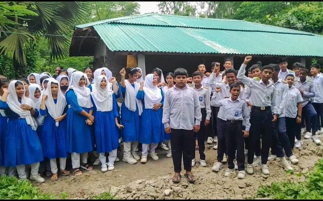 কাহালুতে স্কুলের রাস্তা দখল, শিক্ষার্থী ও এলাকাবাসীর বিক্ষোভ