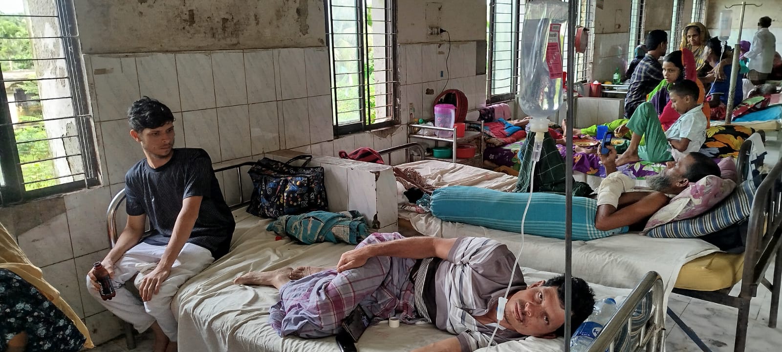 নেছারাবাদে পারিবারিক কবরস্থান নিয়ে সংঘর্ষে আহত ১