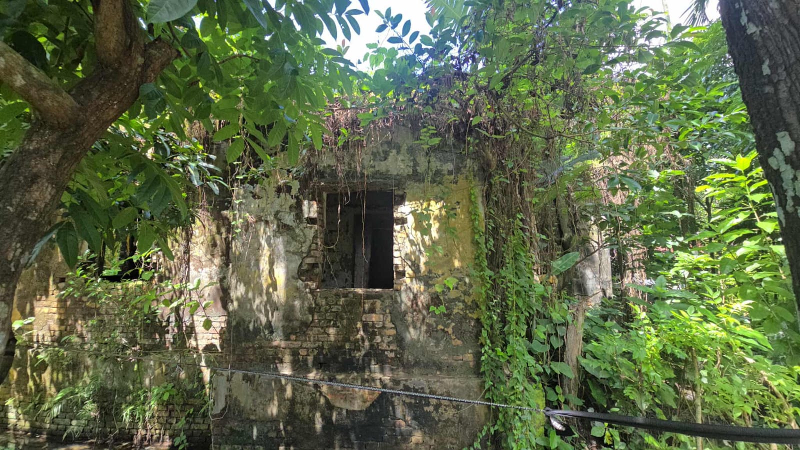 দুমকীর পরিত্যক্ত কমিউনিটি সেন্টারে ফায়ার সার্ভিস চায় এলাকাবাসী