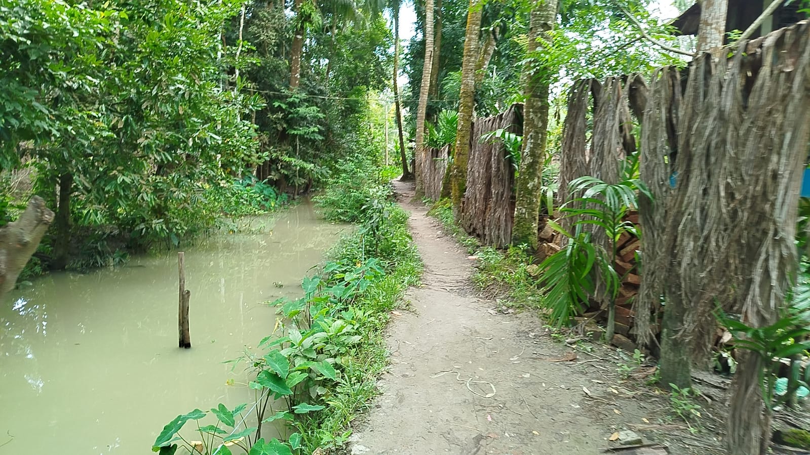 রাস্তা সংস্কারে বাধা, বিকল্প হিসেবে খাল ভরাটের প্রস্তাব জাহাঙ্গীরের