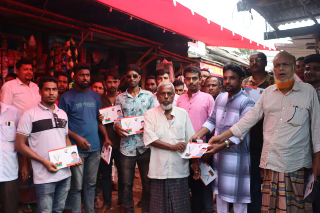 নেছারাবাদে বিএনপির ‘রাষ্ট্রকাঠামো মেরামতের ৩১ দফা’ বাস্তবায়নে লিফলেট বিতরণ