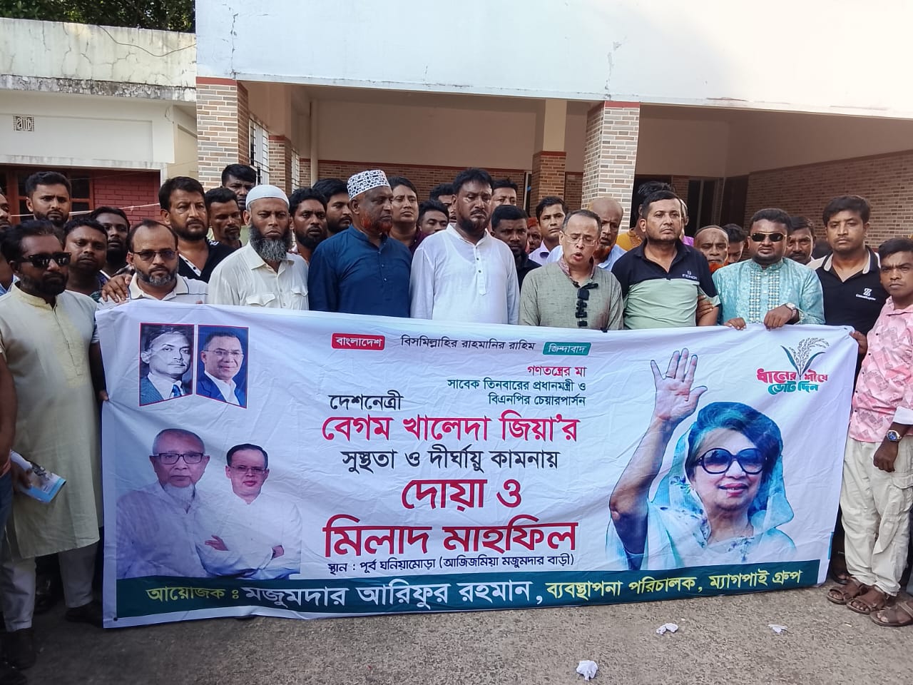 ফুলগাজীতে দিনব্যাপী ধানের শীষের পক্ষে গণসংযোগ ও অনুদান দিলেন আরিফুর রহমান