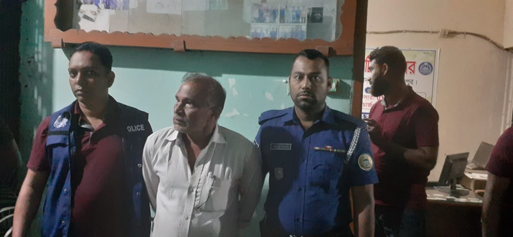 নেছারাবাদে পুলিশের নাম ভাঙিয়ে প্রতারণা, গ্রেফতার ১
