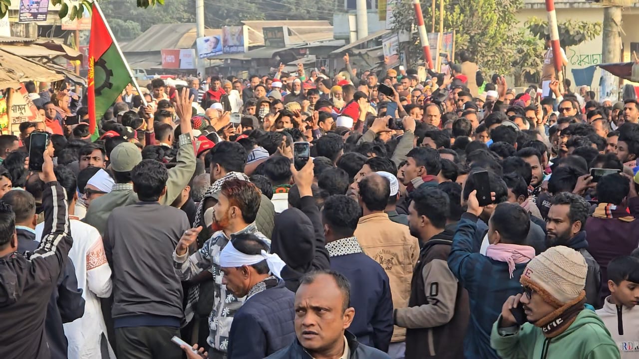 মনোনয়ন বদলের প্রতিবাদে উত্তপ্ত বাজিতপুর-নিকলী, রাজপথে অনড় ইকবাল সমর্থকরা