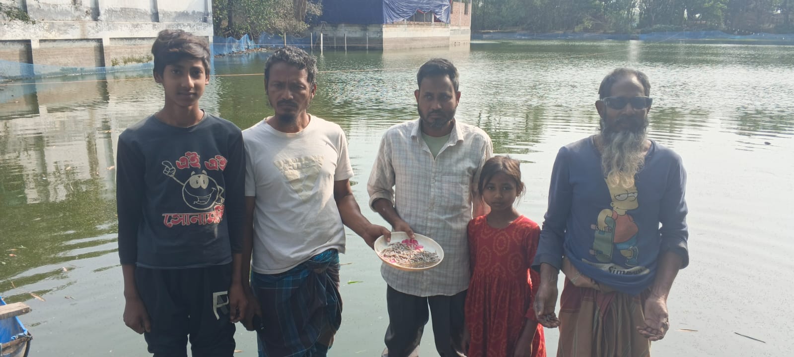 জয়পুরহাটে পুকুরে বিষ প্রয়োগে মাছ নিধন, পথে বসার আশঙ্কায় চাষি