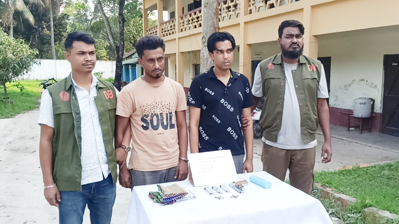 কুমিল্লায় ডিবির অভিযানে আগ্নেয়াস্ত্রসহ মাদক নিরাময় কেন্দ্রের চেয়ারম্যান গ্রেপ্তার