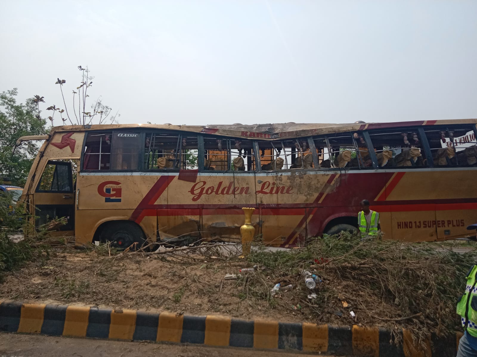 ঢাকা-ভাঙ্গা এক্সপ্রেসওয়েতে বাস দুর্ঘটনা: অন্তত ১২ জন আহত