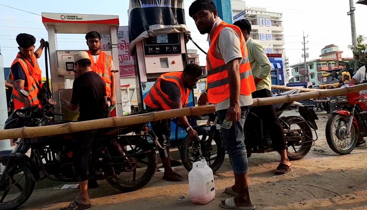 সোনাইমুড়ীর হোসেন ফিলিং স্টেশনে অনিয়ম-হয়রানির অভিযোগ