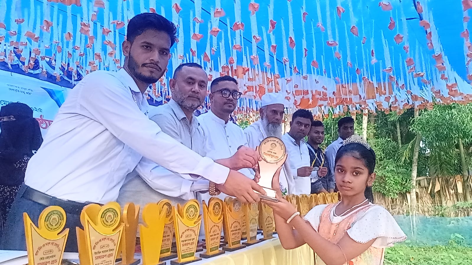 সুনামগঞ্জে আলাল উদ্দিন ও করফুল নেছা মেধাবৃত্তির সনদ ও ক্রেস্ট বিতরণ