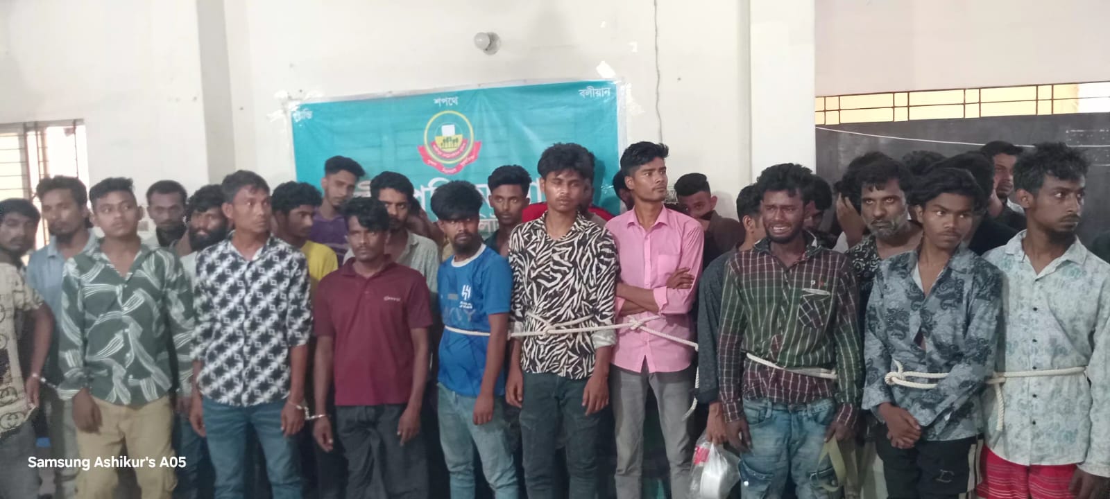 গাজীপুরে টঙ্গী মাজার বস্তিতে অভিযান: ৪৩ মাদকসেবী গ্রেপ্তার