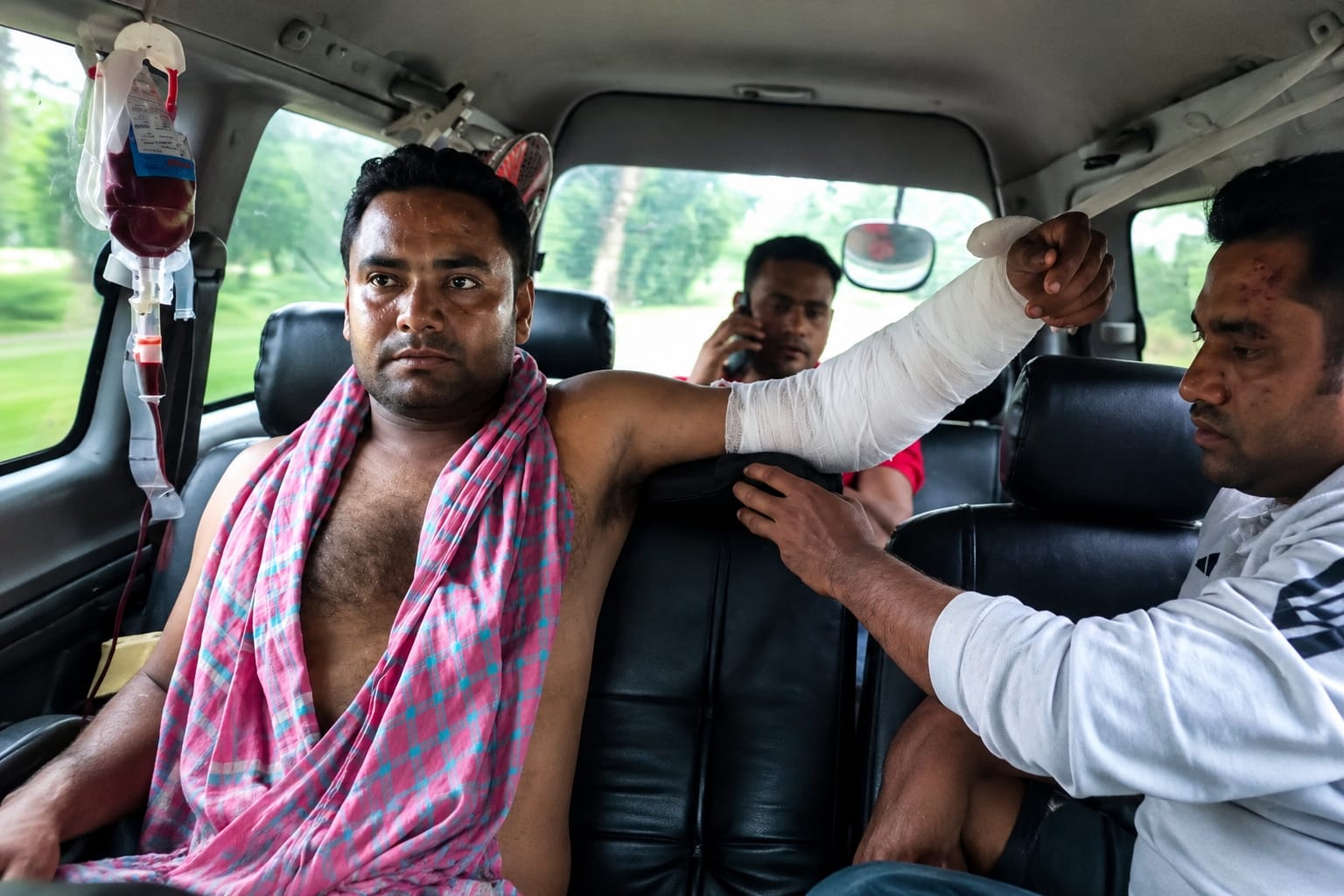 দর্শনায় যুবদল কর্মীদের ওপর যুবলীগের হামলা, গ্রেফতারের দাবিতে বিক্ষোভ