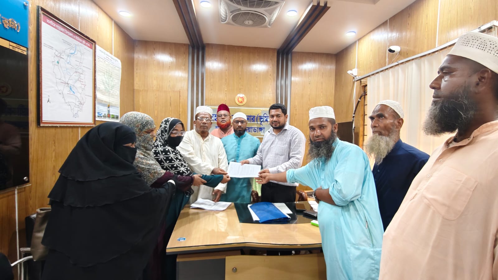 চাকরি রাজস্ব খাতে স্থানান্তরের দাবিতে দামুড়হুদায় ইসলামিক ফাউন্ডেশনের শিক্ষকদের মানববন্ধন