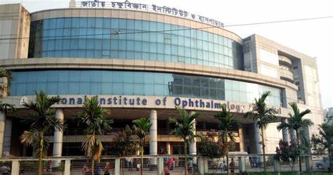 ১০ টাকায় টিকিট কেটে চোখ পরীক্ষা করালেন প্রধানমন্ত্রী