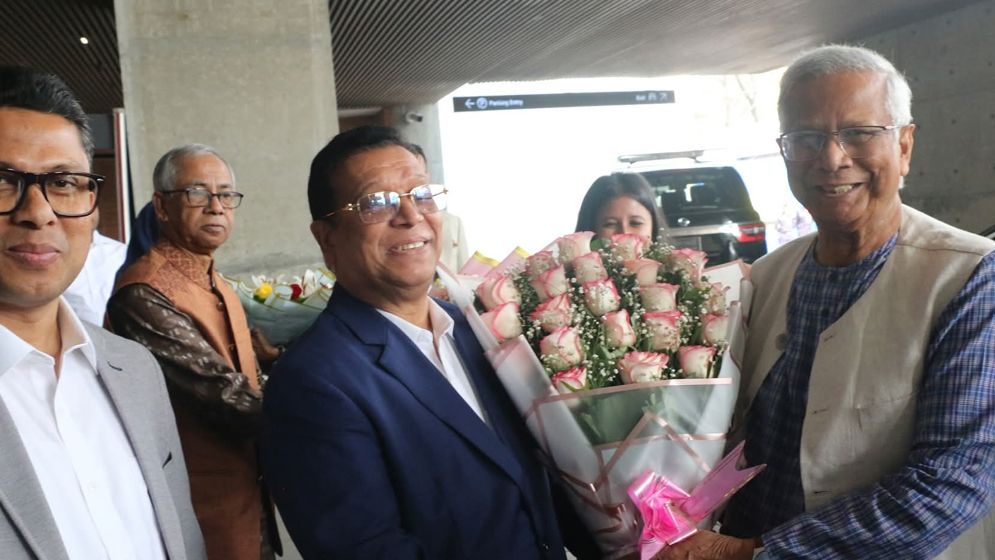 ১৮ মাস পর পুরোনো কর্মপরিসরে ড. মুহাম্মদ ইউনূস
