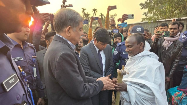 ময়মনসিংহে গিয়ে দীপুর পরিবারের পাশে দাঁড়ালেন শিক্ষা উপদেষ্টা