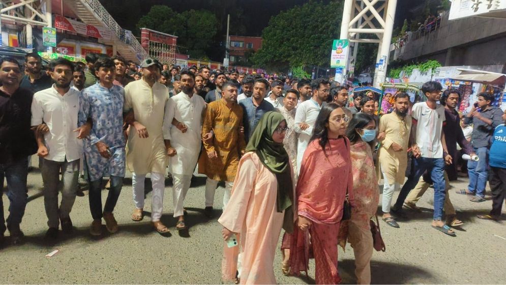 স্ত্রী হত্যার অভিযোগে জামায়াত নেতার বিরুদ্ধে বিক্ষোভ!