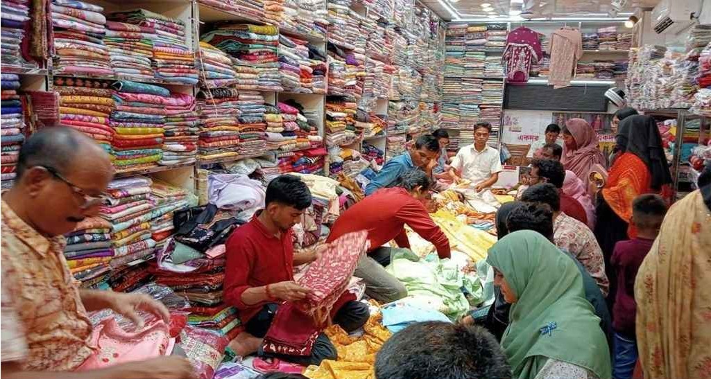 ঈদ কেনাকাটায় বাড়তি সময়, রাত ১০টা পর্যন্ত খোলা থাকবে দোকান-শপিংমল!