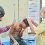 বল বাড়িতে যাওয়া নিয়ে সংঘর্ষ: বাবা-ছেলেকে কুপিয়ে জখম, গ্রেপ্তার ২