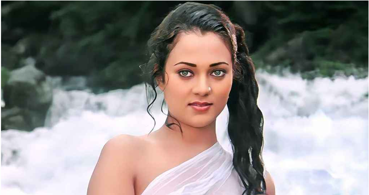 পরিচালকের অনুরোধে খোলামেলা দৃশ্যে মন্দাকিনী, এরপর যা ঘটেছিল