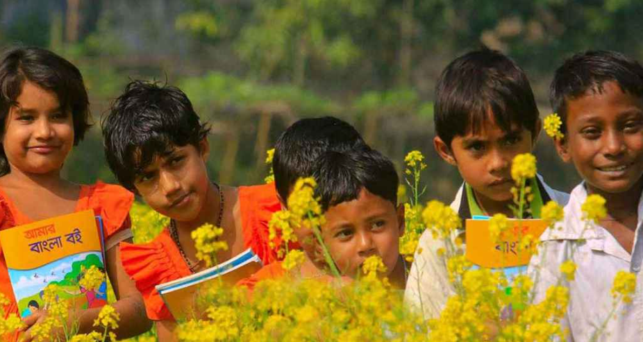 আজ শুরু হচ্ছে স্কুলে নতুন বই বিতরণ