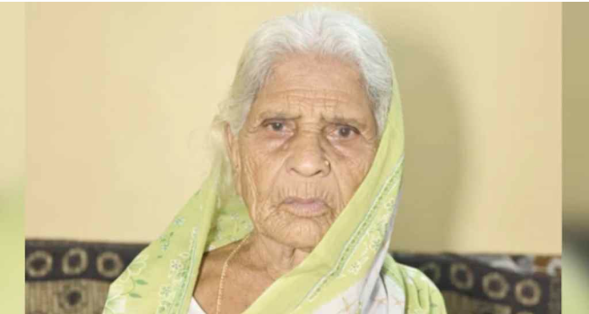 শেষকৃত্যের অনুষ্ঠান চলাকালেই উঠে কেক কাটলেন সেই বৃদ্ধা
