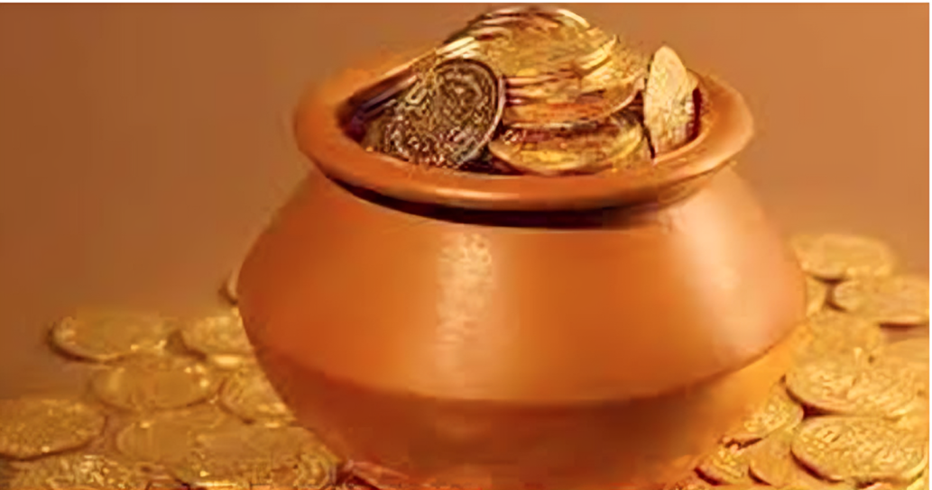 চাষের জমি খুঁড়তে গিয়ে গুপ্তধন পেলেন ২ কৃষক