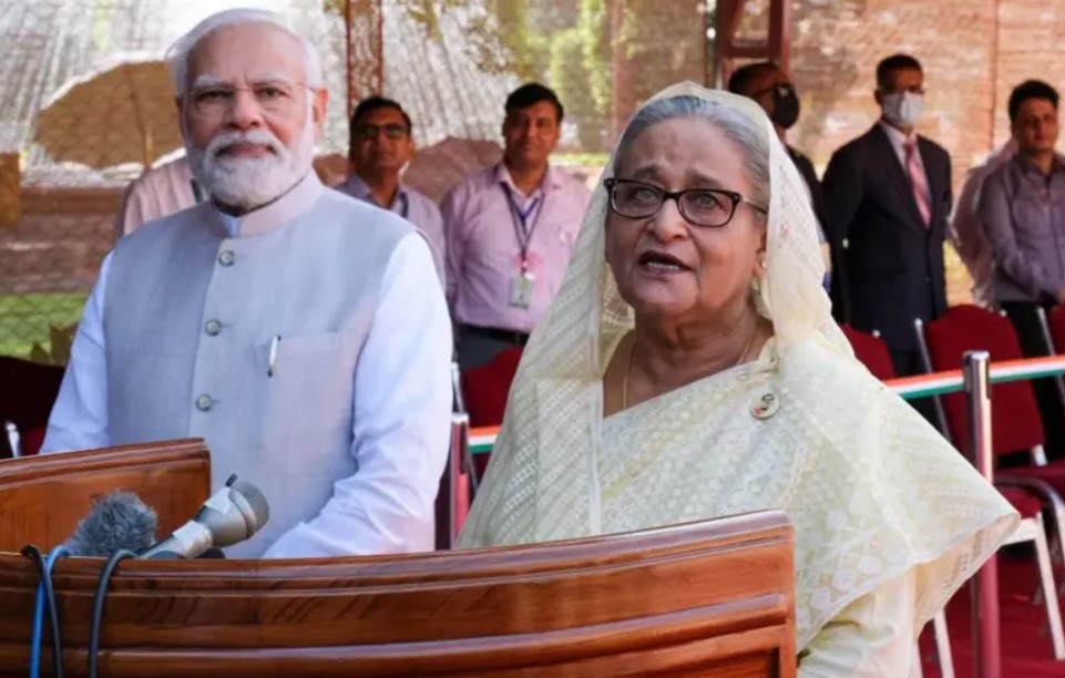 শেখ হাসিনা ভারতকে উভয় সংকটে ফেলেছেন