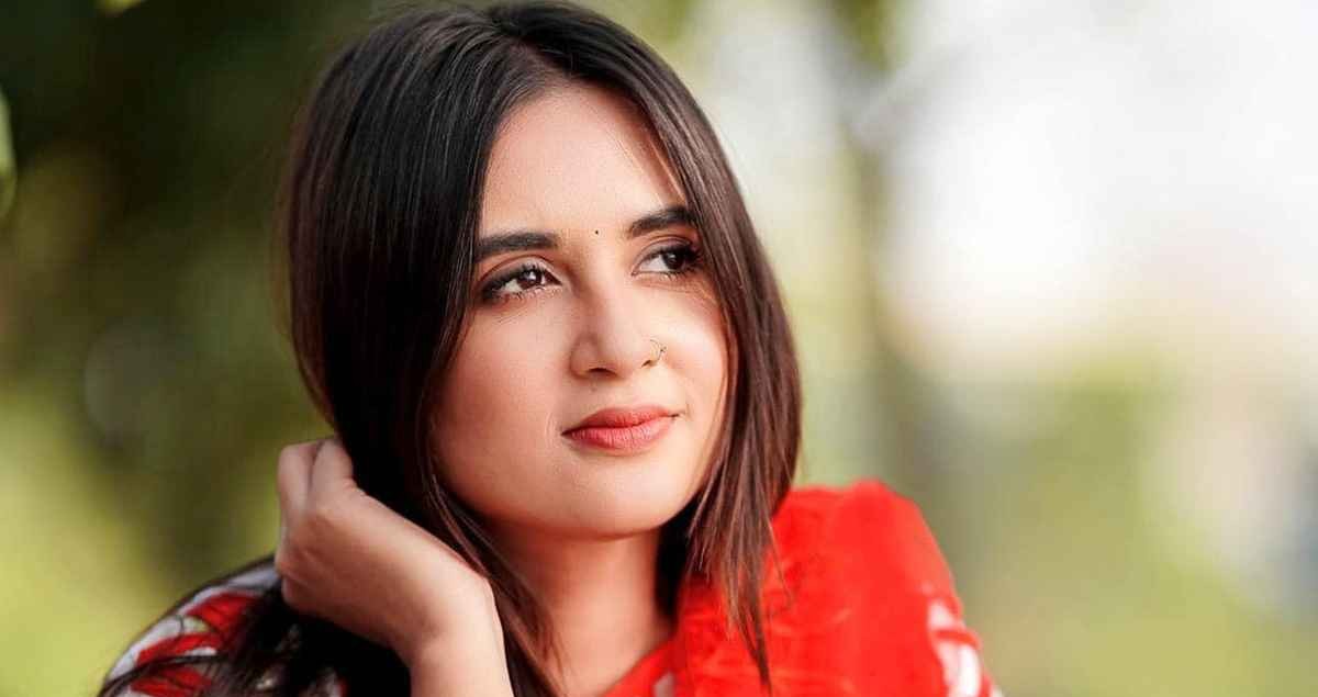 অস্ত্রোপচারের পর ২৪ ঘণ্টা চিকিৎসকদের নিবিড় পর্যবেক্ষণে তানিয়া বৃষ্টি