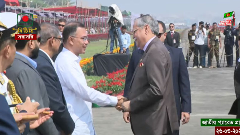 ৫৫তম স্বাধীনতা দিবসে প্যারেডে রাষ্ট্রপতি-প্রধানমন্ত্রী!