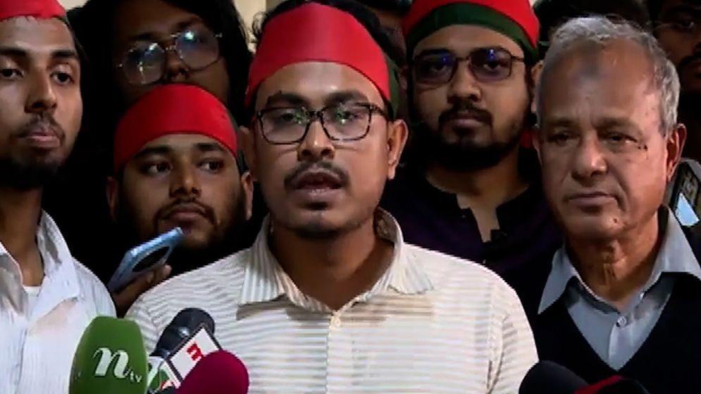 দাবি পূরণ না হলে তিন উপদেষ্টার পদত্যাগ দাবিতে আন্দোলন-ডাকসু ভিপি