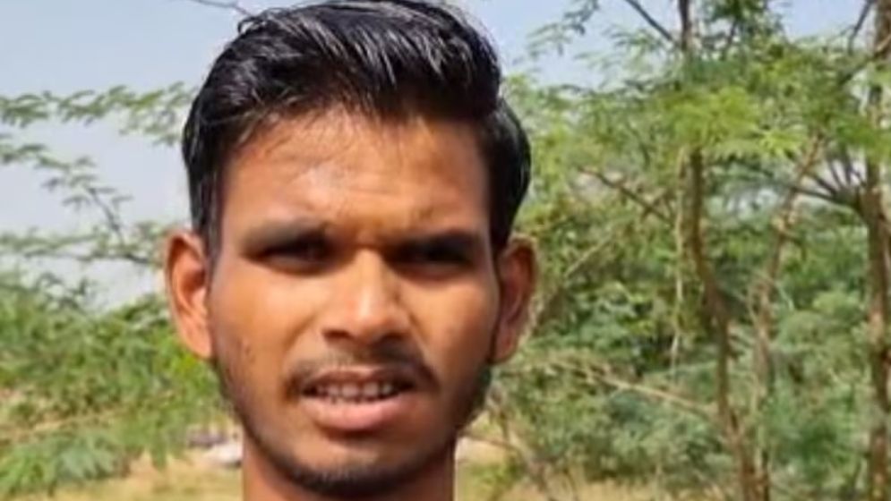 কৃষকের কামড়ে সাপের প্রাণ গেল