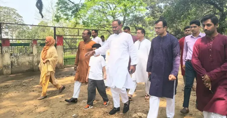 হঠাৎ পরিদর্শনে মিরপুর চিড়িয়াখানায় প্রতিমন্ত্রী